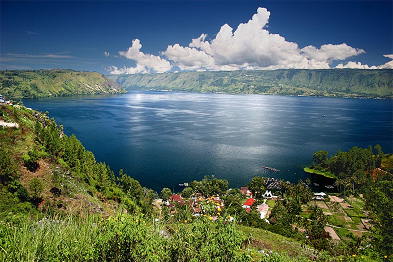  Gambar  Pemandangan Danau  Toba