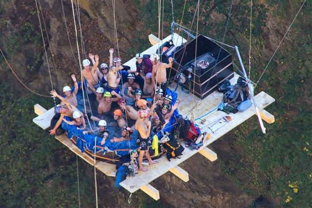 Η πιο παράξενη και πιο Παράφρων Hot Tub Ever Η πιο παράξενη και πιο Παράφρων Hot Tub Ever
