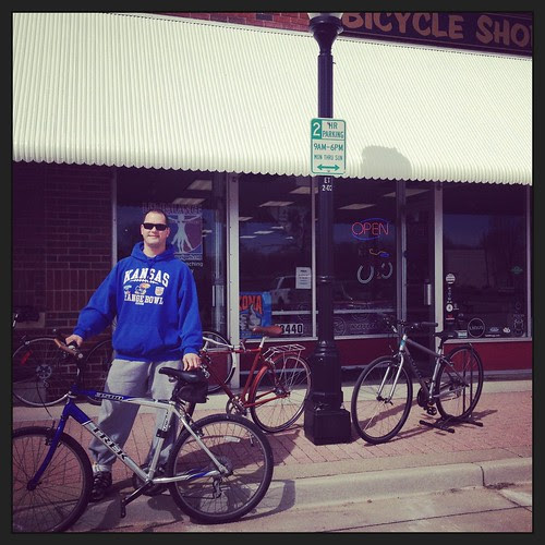 #Errandonnee #6 A borrowed bike, snow-free pavement and a cool bike shop stop in my brother's 'hood.