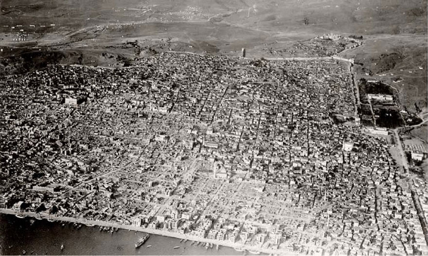 Η πυρκαγιά του 1917 κατέκαψε σχεδόν ολόκληρο το ιστορικό κέντρο της Θεσσαλονίκης, αφήνοντας 70.000 ανθρώπους δίχως στέγη Πυρκαγιά 1917, Θεσσαλονίκη
