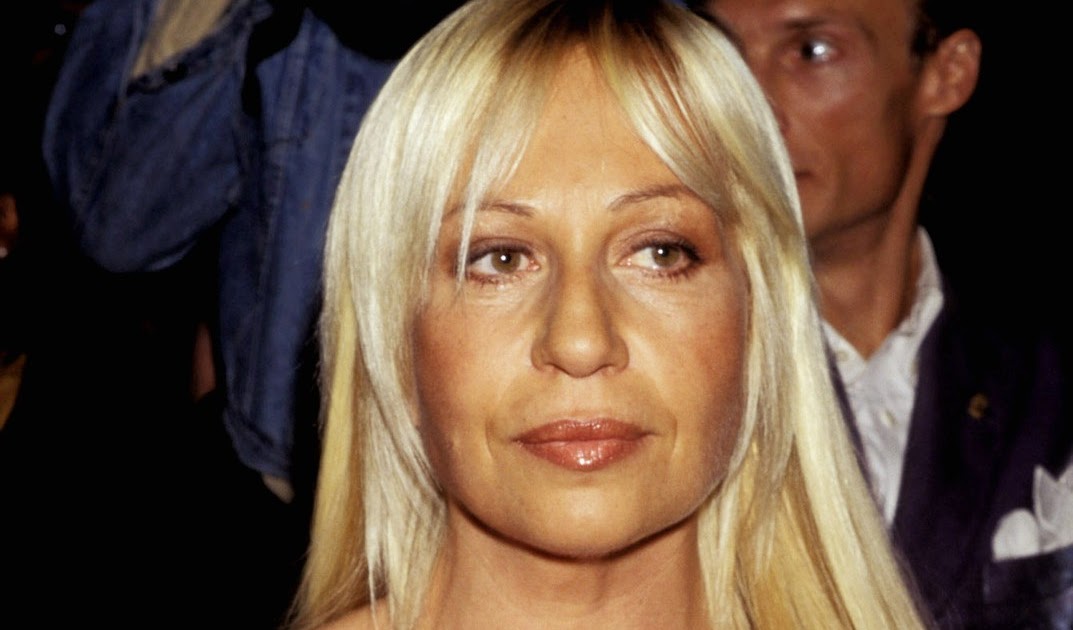 Donatella Versace Young 2019 Doing The Artist