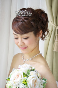 なりたい花嫁ヘアスタイルがカタログでみつかる!|ゼクシィで - 花嫁 ヘアスタイル ティアラ
