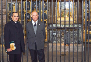 D. Henrique López Fernández y el P. Manuel Rodr�guez, E.P.