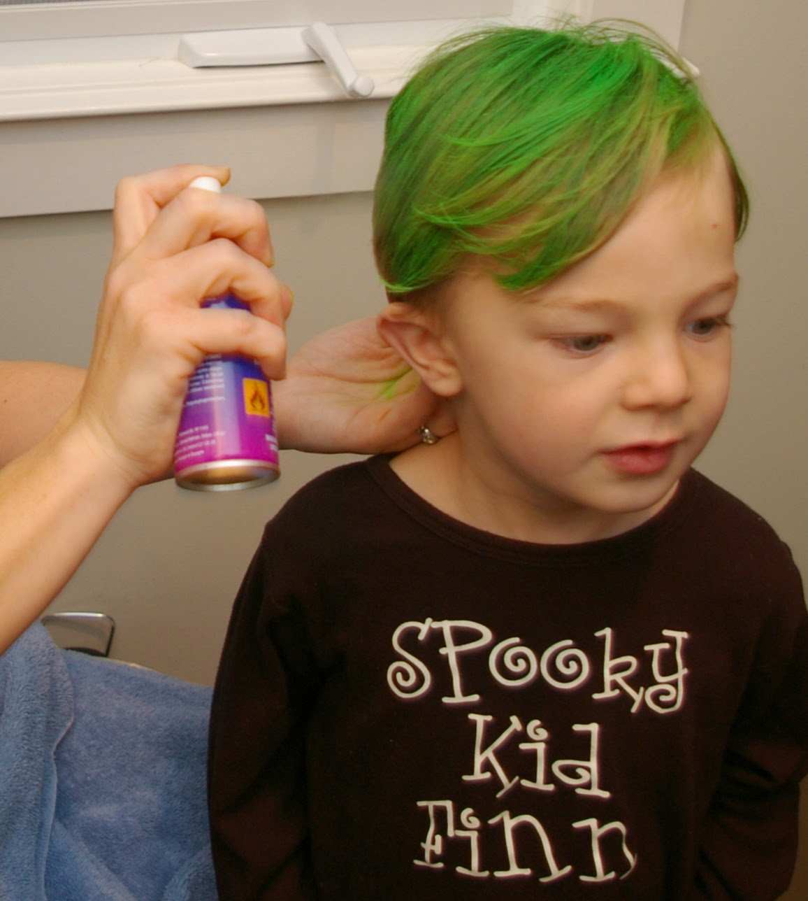 Почему дети красят. Покраска волос для детей. Цветные волосы для детей. Цветное окрашивание для детей. Окрашивание волос для девочек.