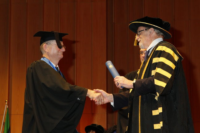 Tom Worthington receiving a Graduate Certificate in Higher Education from Professor Gareth Evans, Chancellor of the Australian National University, 19 July 2013. Tom Worthington receiving a Graduate Certificate in Higher Education from Professor Gareth Evans, Chancellor of the Australian National University, 19 July 2013.