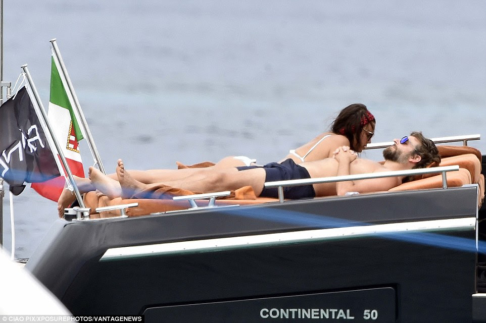 Esta é a vida: O casal parecia relaxado e confortável na companhia uns dos outros
