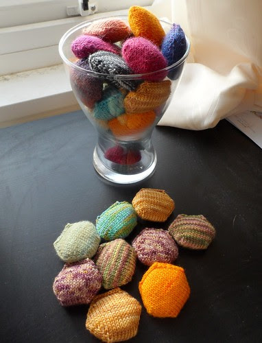 Hexipuffs Beekeeper's quilt knitted sock yarn puff hexagons in vase