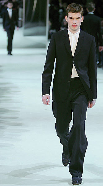 In January 2009 Cerruti presented the second men's wear collection created under the art direction of the Belgian Jean-Paul Knott and the new Cerruti president Florent Perrichon during the Paris Fashion Week.