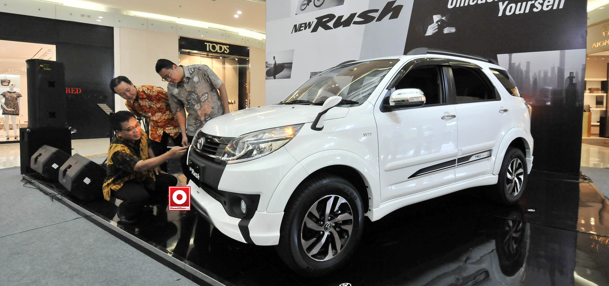 Gambar Modifikasi Interior Toyota Rush Putih Terbaru Modifikasi Mobil