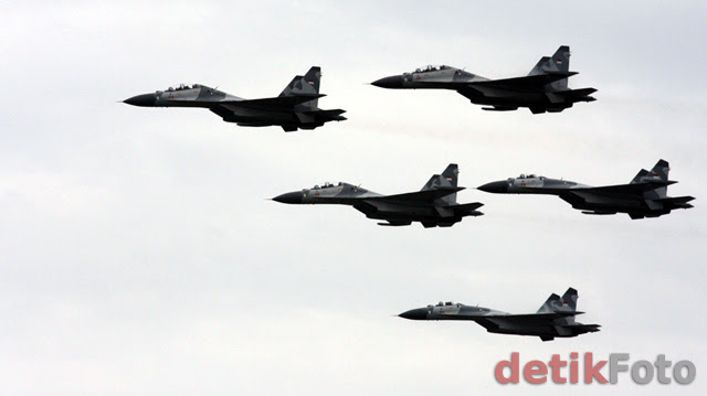 http://images.detik.com/content/2010/10/05/157/sukhoi2.jpg