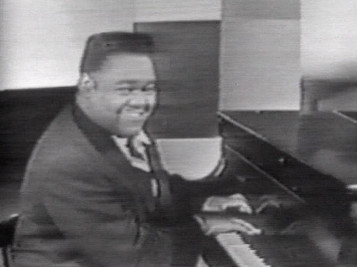 http://upload.wikimedia.org/wikipedia/commons/3/36/Fats_Domino_1956.png