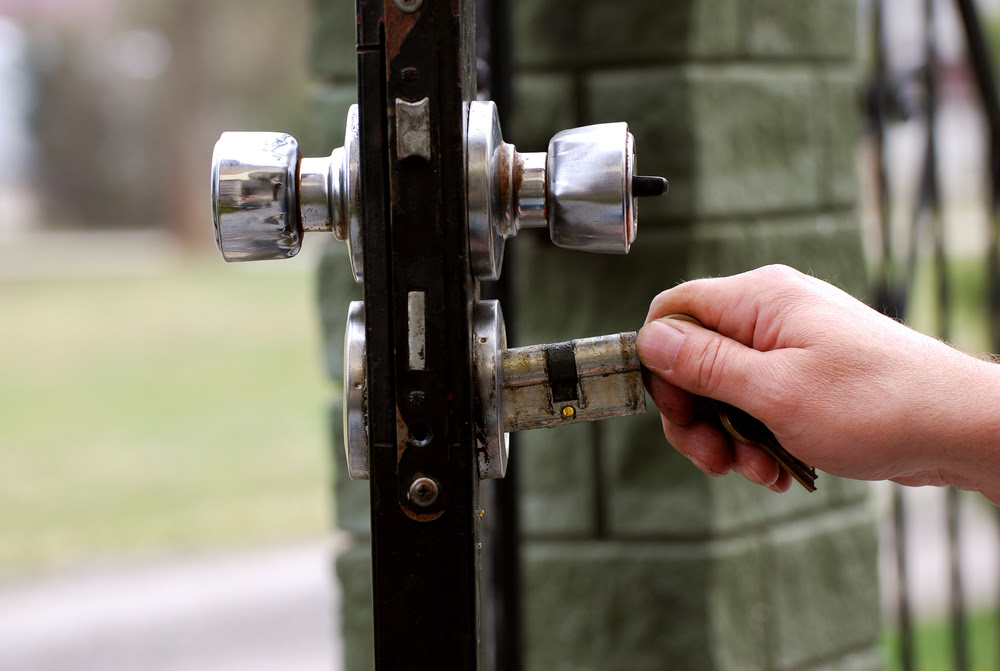 Should You Install A Security Fence Gate Lock Utah Fence Warehouse