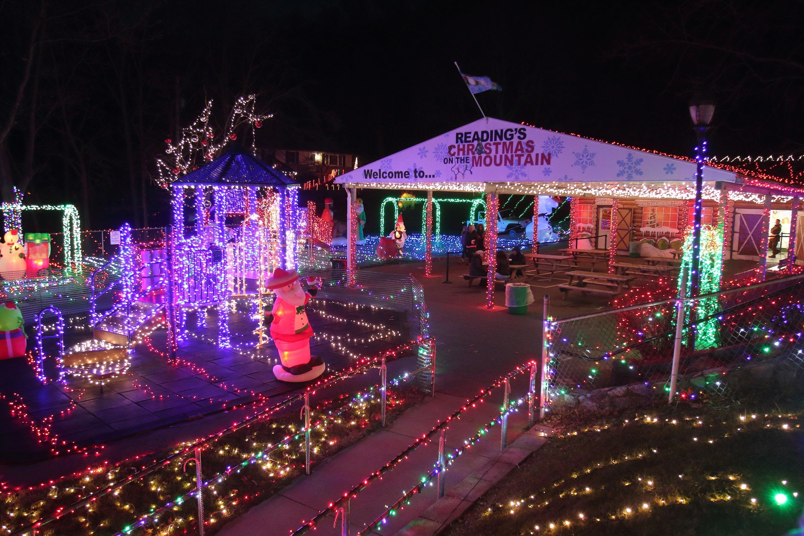 Hillside Playground Christmas Lights - MenalMeida