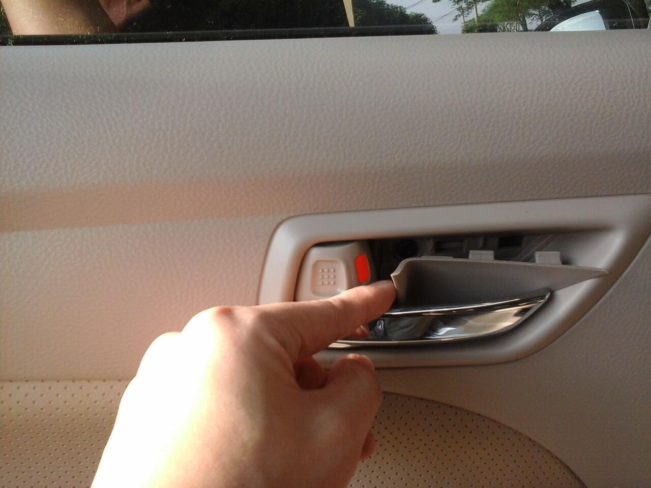 Membongkar Doortrim Pintu Belakang Suzuki Ertiga Membongkar Doortrim Pintu Belakang Suzuki Ertiga