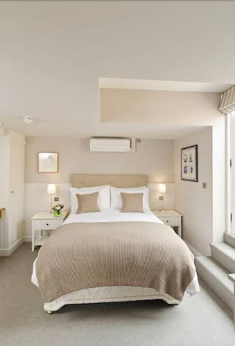 9 Camp Rd, London SW19 4UN, United Kingdom