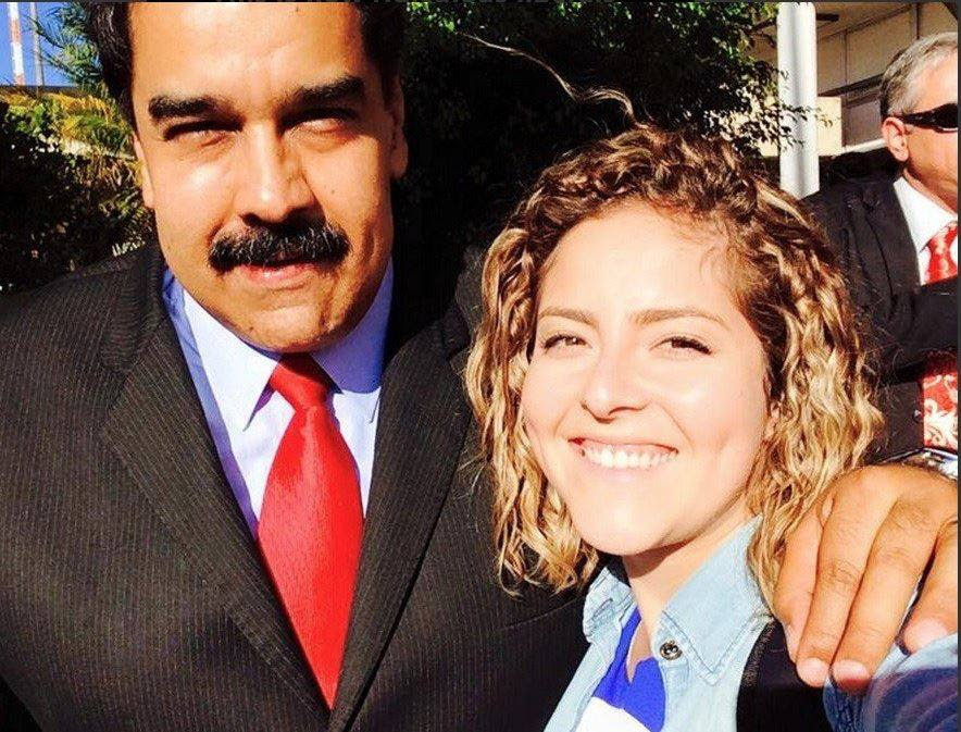 Carine Vitral, presidente da UNE, com o ditador Nicolás Maduro, da Venezuela Carine Vitral, presidente da UNE, com o ditador Nicolás Maduro, da Venezuela
