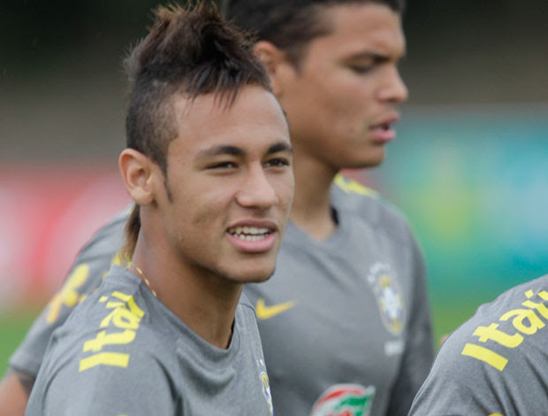 Neymar no treino da Selecao Brasileira (Foto: Mowa Press)
