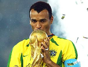 Cafu com a taça da Copa de 2006