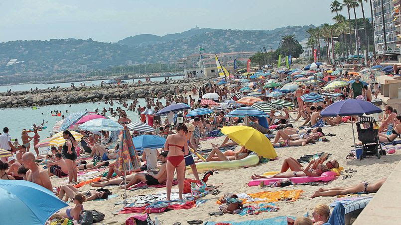 Cet été, il fait très chaud, les plages sont bondées et les incidents se multiplient.