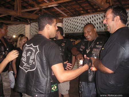 foto motociclistas sorridentes