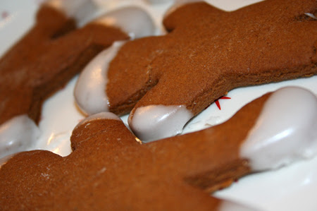 Gingerbread_dipping