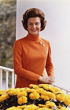 http://upload.wikimedia.org/wikipedia/commons/thumb/c/c5/Betty_Ford%2C_official_White_House_photo_color%2C_1974.jpg/245px-Betty_Ford%2C_official_White_House_photo_color%2C_1974.jpg