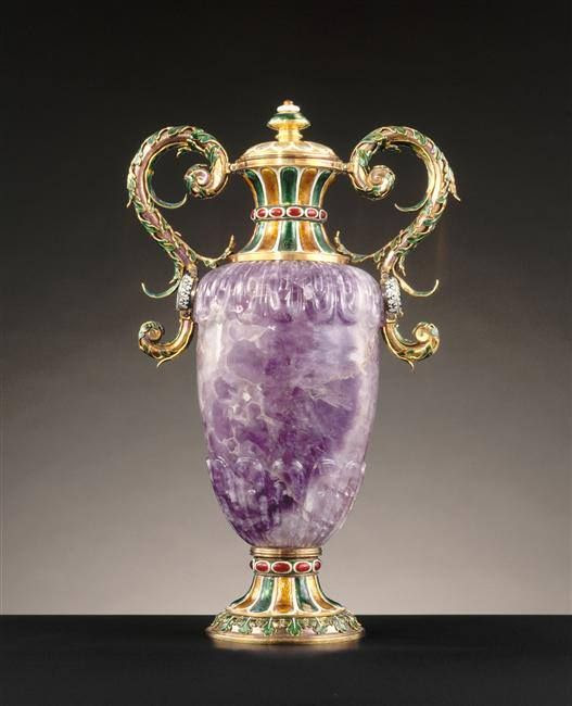 Urne en améthyste, collection de Louis XIV - Objet taillé dans une seule améthyste - Pierre : Italie, XVIe siècle (?) - Monture : Paris, vers 1670 – Paris, Musée du Louvre