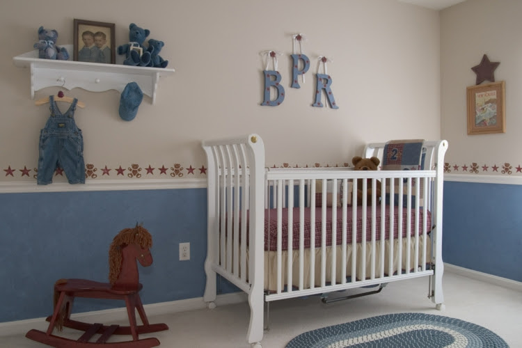 baby und kinderzimmer dunkler Wandfarbe tafelfolie schwarz