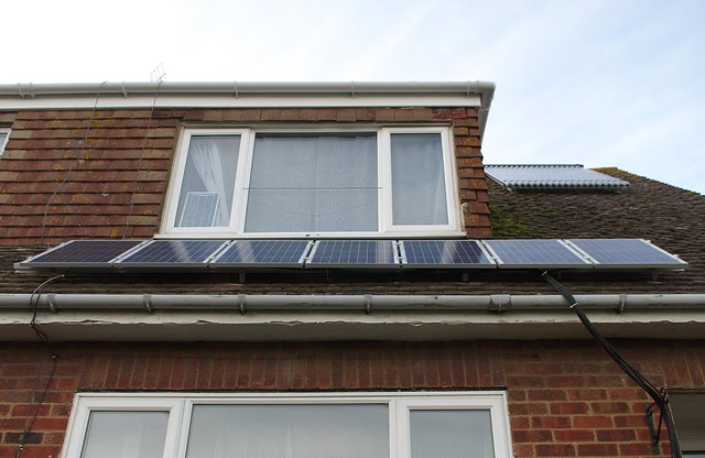 DSC_7184 Fitting solar PV