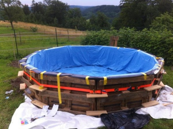 DIY Pallet Swimming Pool 4