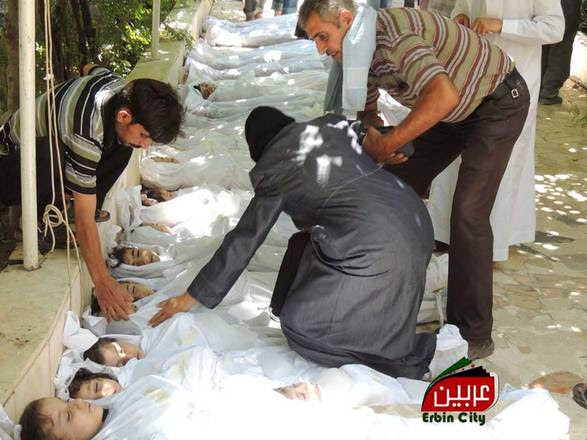 Alcune delle vittime dell'attacco chimico del 21 agosto nella periferia di Damasco