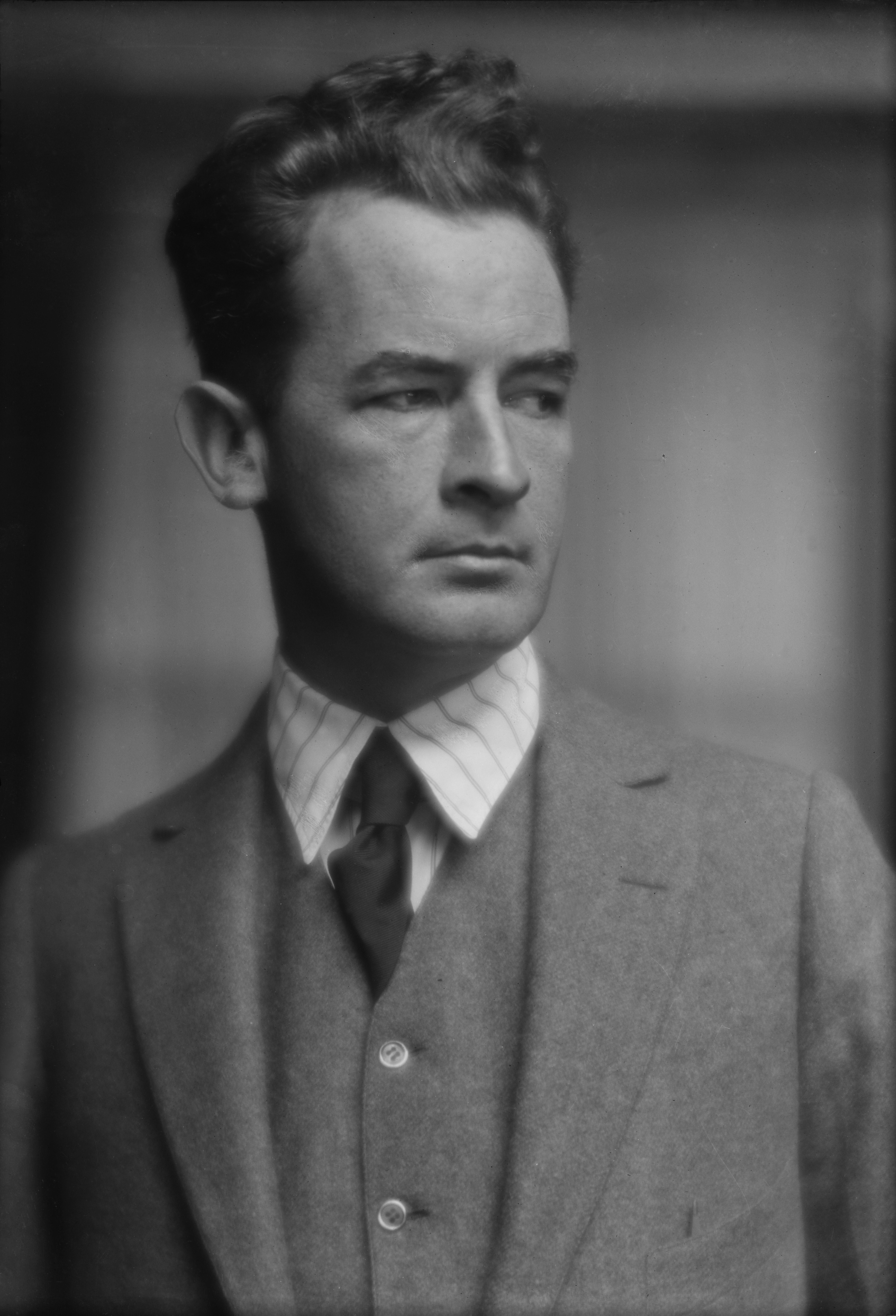 http://upload.wikimedia.org/wikipedia/commons/1/17/James_Montgomery_Flagg_(1).jpg