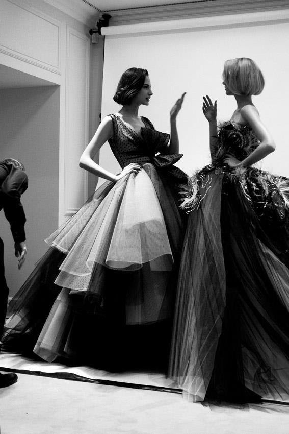 fuckyeahfashioncouture:

Backstge Dior Haute Couture SS 2012
