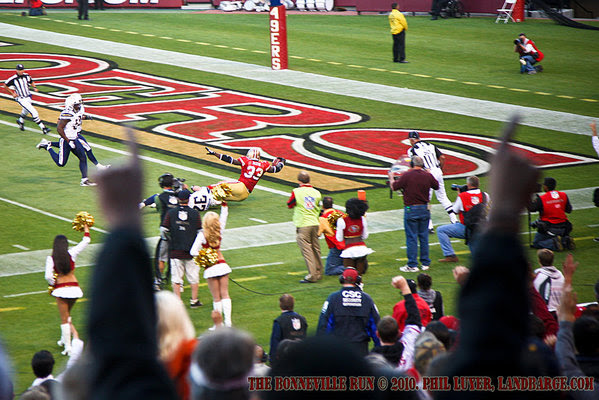 Touchdown! Anthony Dixon scores for the 49ers