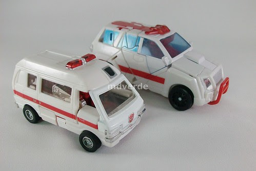 Transformers Ratchet Classic Henkei vs G1 - modo alterno