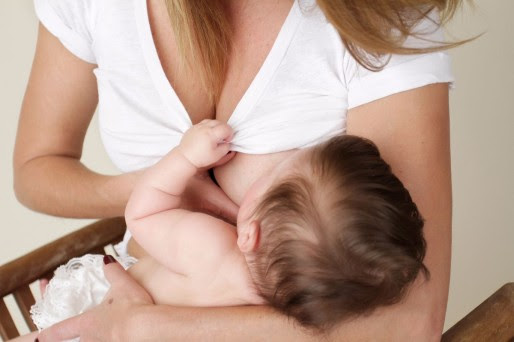 Madre amamantando-Cómo alimentarte durante la lactancia