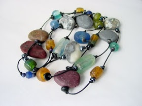 http://www.pinterest.com/pin/176907091584866744/ Beadcomber Jewelry: Beach Pebble Jewelry