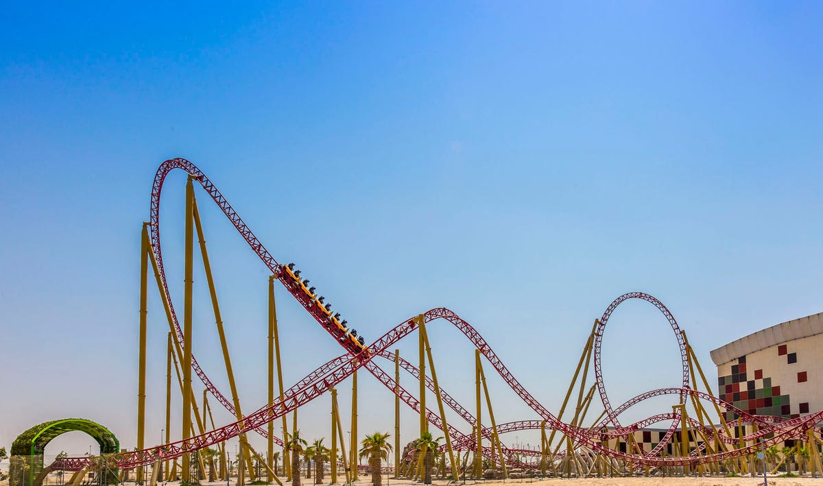 It propels riders to speeds of up to 100 km in 2.5 seconds, launching them from the deep dark prehistoric jungles of the Lost Valley out into the Dubai desert and back.