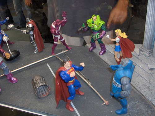 This is what you SHOULD do with your action figures: play with 'em