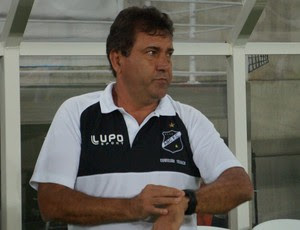Zé Teodoro - técnico do ABC (Foto: Augusto Gomes/GloboEsporte.com)
