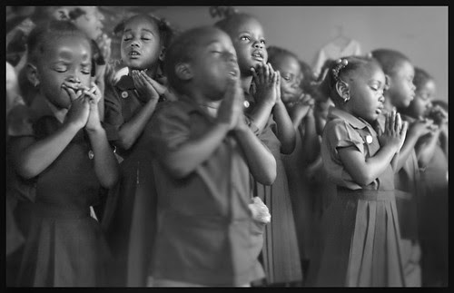 Children praying at Chapel Hill School