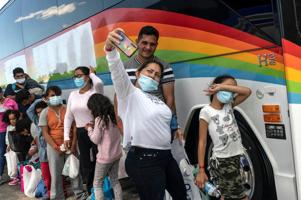Smiling migrants snap selfies in Texas before boarding buses to NYC