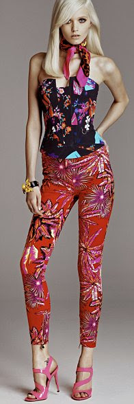 http://i.dailymail.co.uk/i/pix/2011/10/20/article-2051319-0E74959400000578-31_196x588.jpg