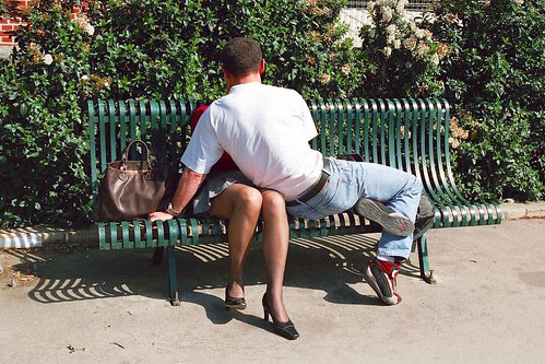 Baiser (caché) près de place Bastille