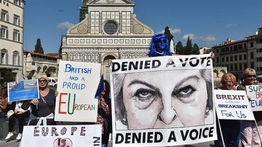 May dice que el Reino Unido quiere un período de transición de dos años tras el brexit