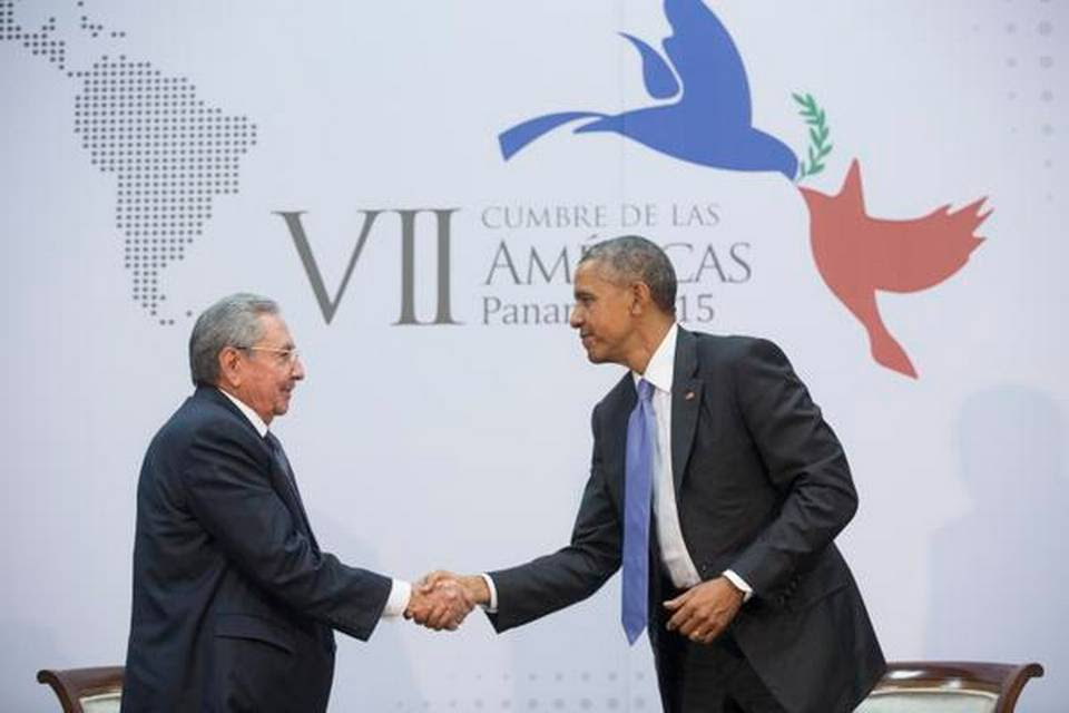 Raúl Castro y Barack Obama, al terminar su reunión en la Cumbre de las Américas