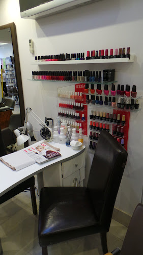 Chameleon Hair and Beauty - Beauty salon