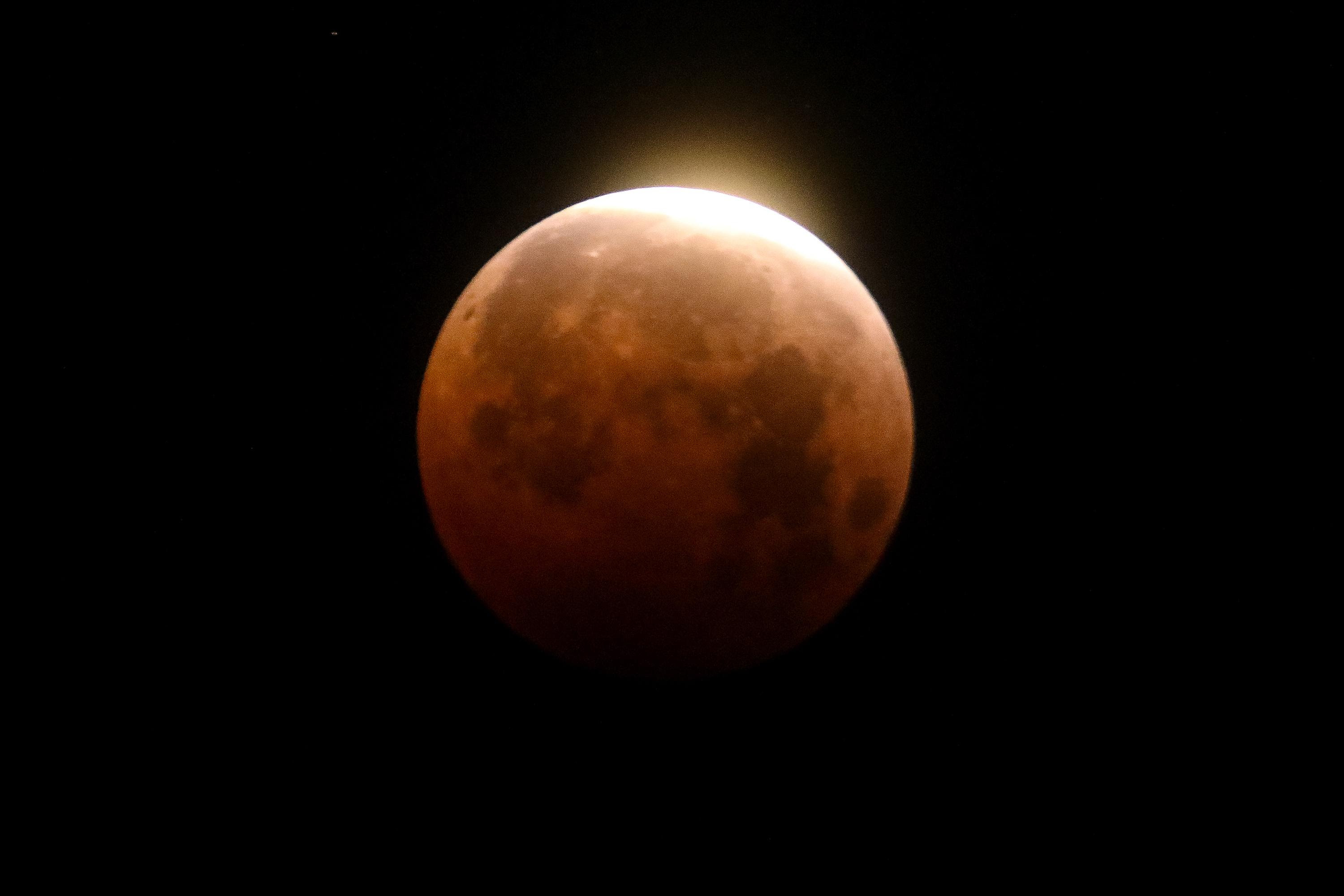 Moon goes blood red this weekend: 'Eclipse for the Americas'