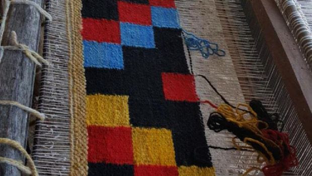 Diseñador catamarqueño en un proyecto de alfombras solidarias