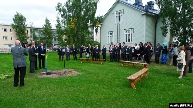 Мәчет ишек алдында агач утырту чарасы. 31 август 2013